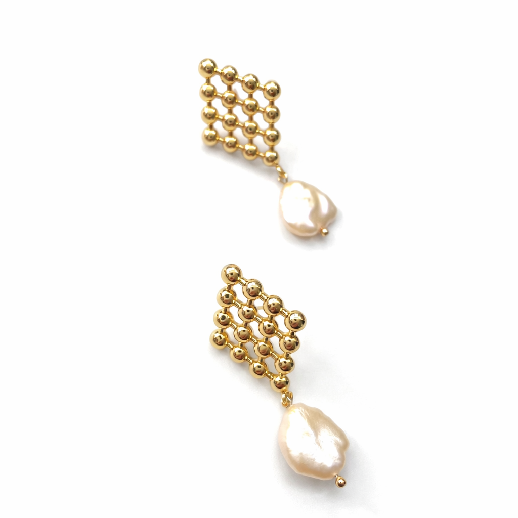 Seen on Zara Tindall at Cheltenham 2026 - Luberon Nid d'Abeille Baroque Coin Pearl Earrings